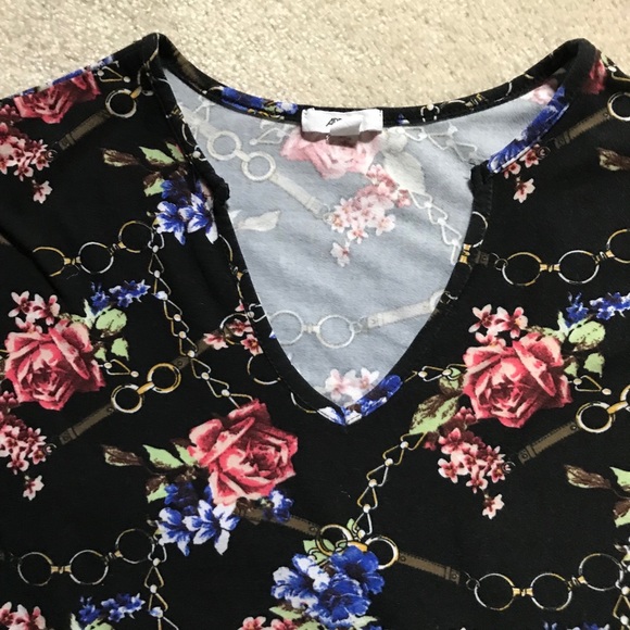 Ardene v-neck crop top - Picture 3 of 4